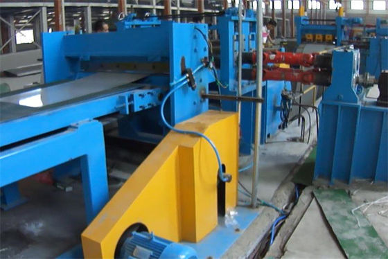 La precisione ha tagliato alla linea lamiera della bobina di lunghezza di acciaio ha tagliato alle linee 0.3-3 x 1300 di lunghezza