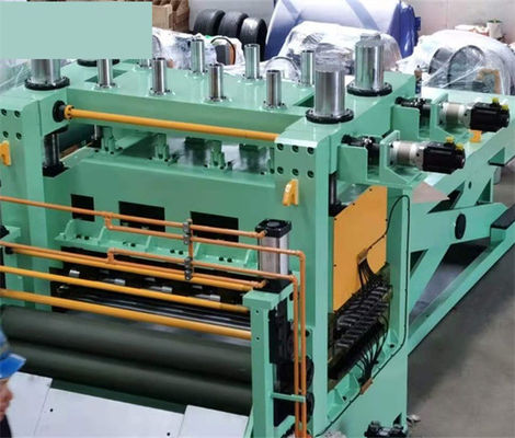 Il taglio di alluminio del metallo alla mosca rotatoria del taglio della macchina di lunghezza ha tagliato alla linea le macchine 3 x 1800 di lunghezza