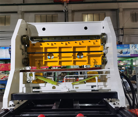 Il volo ad alta velocità continuo dell'acciaio laminato ha tagliato alla linea di lunghezza con la guarnizione del bordo