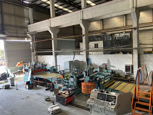Precisione dello strato di alta precisione che fende retrocedendo le linee guarnizione 1250mm 300KW del bordo del metallo