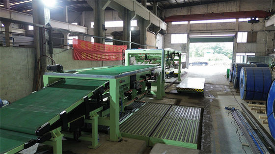 6 Servo Hi Leveler tagliato in linea di lunghezza con tagliatore di bordo e doppi impilatori