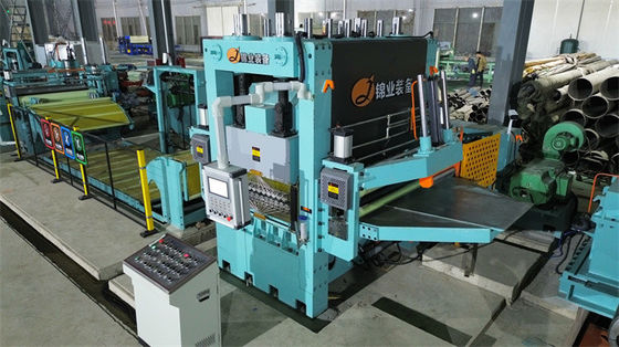 La mosca rotatoria del taglio del calibro leggero ha tagliato alla linea le macchine 3 x 1600 di lunghezza