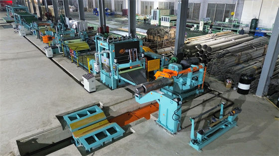 Linea di taglio servo a lunghezza di alta precisione per bobine in acciaio inossidabile con taglio di bordo