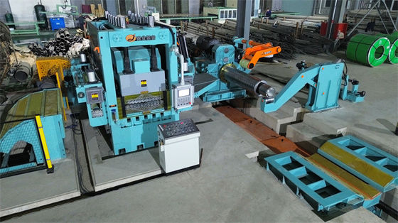 La mosca rotatoria del taglio del calibro leggero ha tagliato alla linea le macchine 3 x 1600 di lunghezza