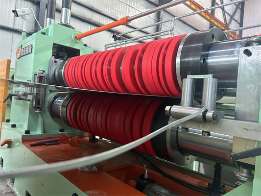 Le doppie teste della taglierina si arrotolano per arrotolare la linea di taglio d'acciaio retrocedere per lo strato del acciaio al carbonio del CR