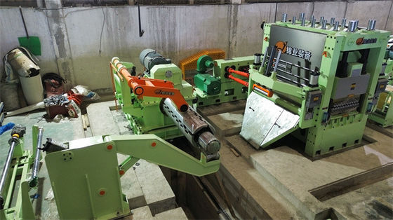 6 Servo Hi Leveler tagliato in linea di lunghezza con tagliatore di bordo e doppi impilatori